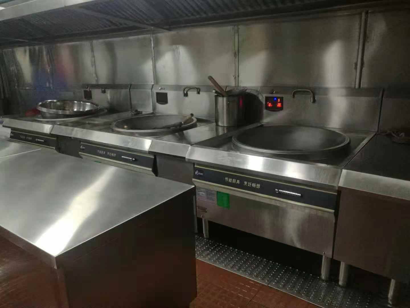 半岛官网入口网页版承包整套酒店学校食堂商用厨房设备安装